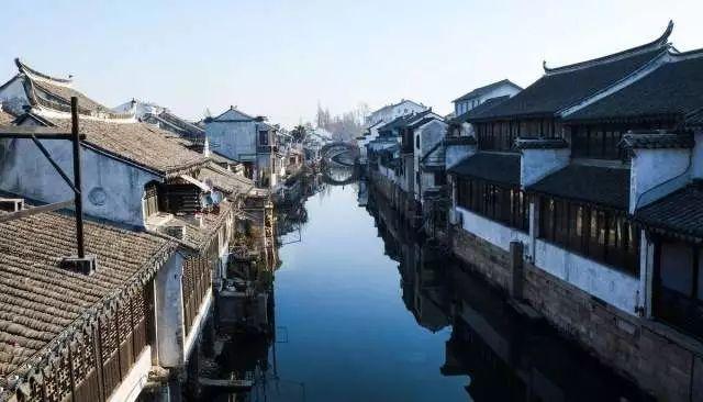 上升的五彩石